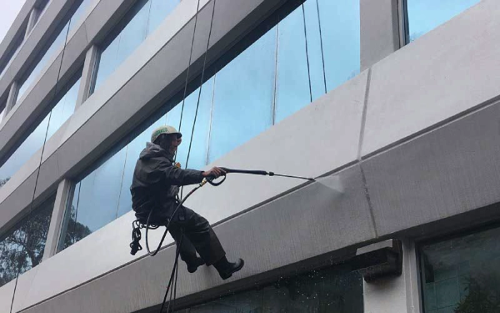 کاربرد نماشویی با واتر سندبلاست